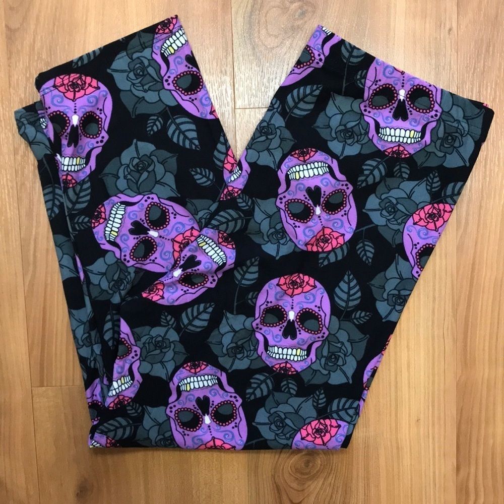 New♨️Purple & Black Skulls Super Stretchy Leggings